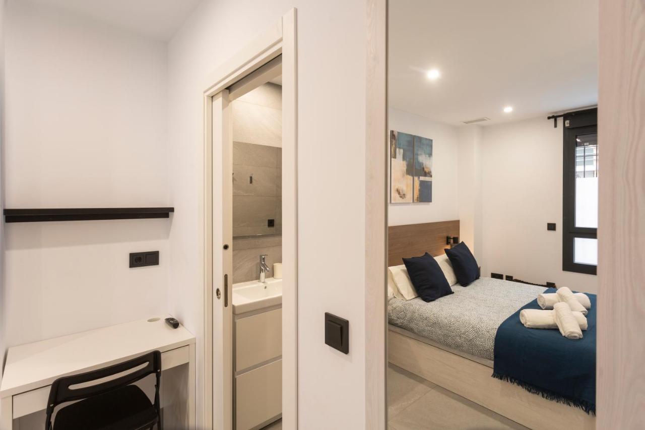 Apartamentos Bajeles Sevilla Urban Bagian luar foto