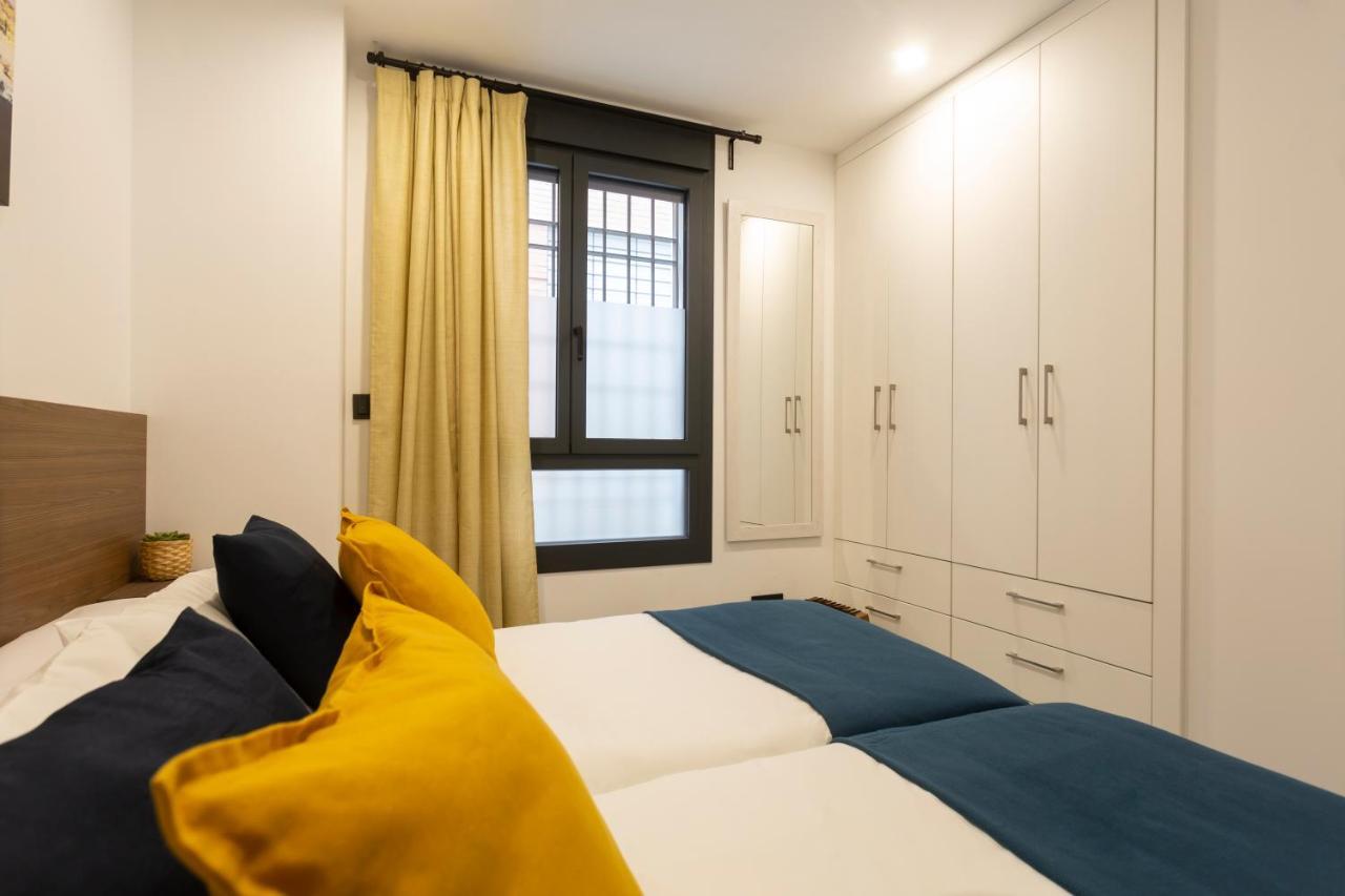 Apartamentos Bajeles Sevilla Urban Bagian luar foto