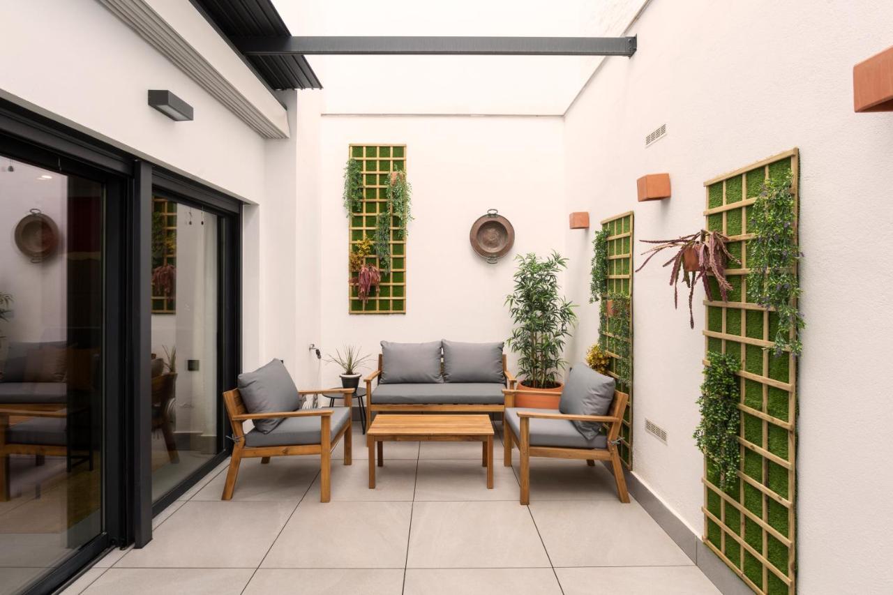 Apartamentos Bajeles Sevilla Urban Bagian luar foto