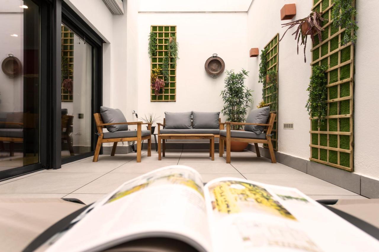 Apartamentos Bajeles Sevilla Urban Bagian luar foto