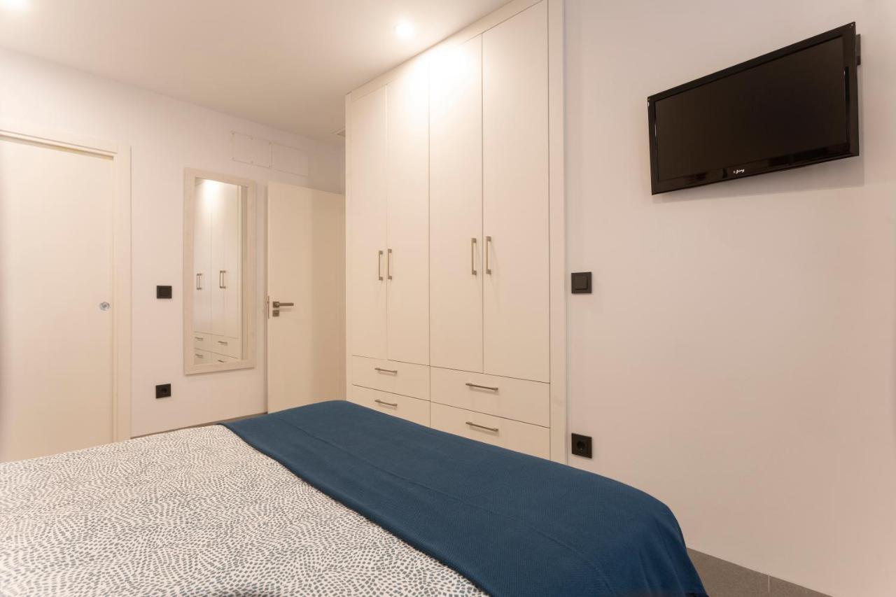 Apartamentos Bajeles Sevilla Urban Bagian luar foto
