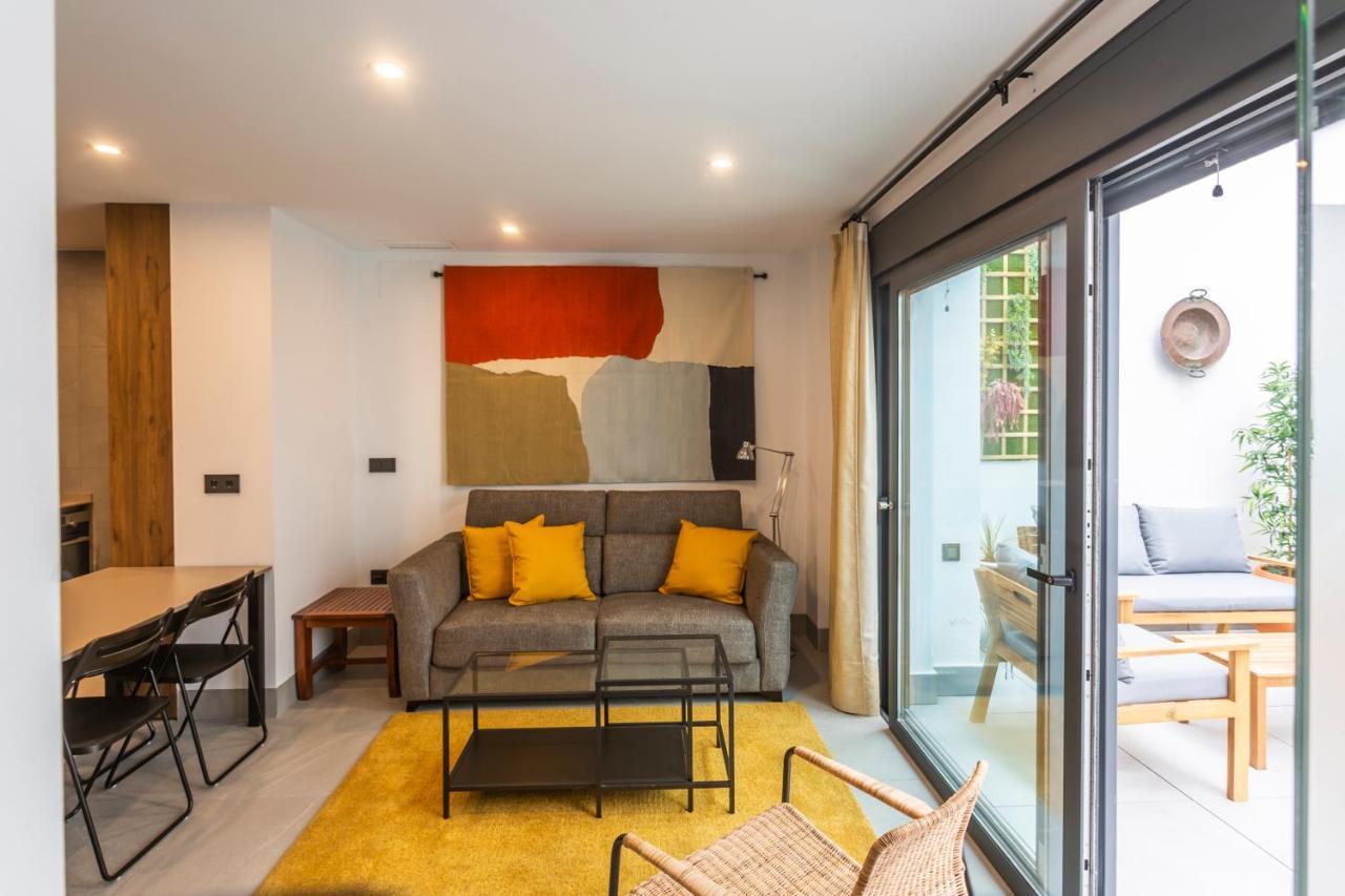 Apartamentos Bajeles Sevilla Urban Bagian luar foto