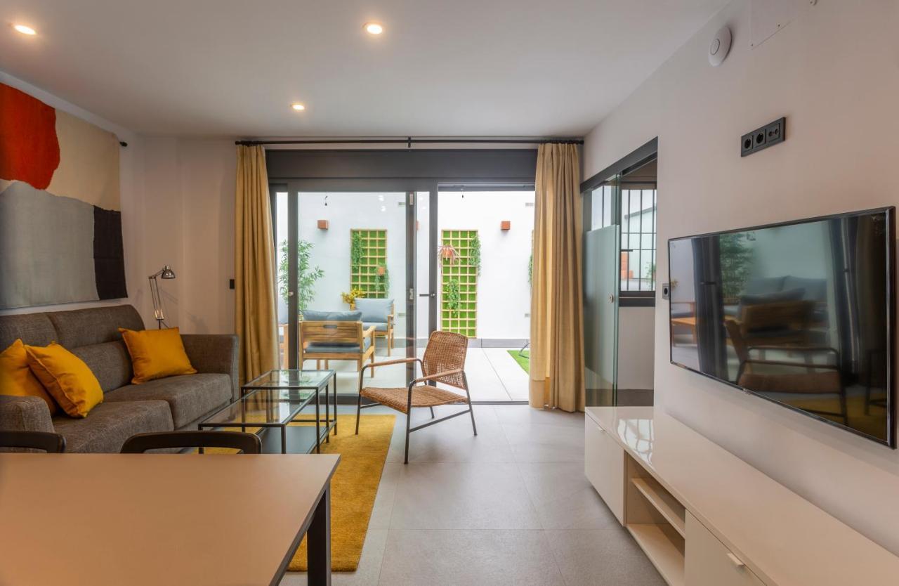 Apartamentos Bajeles Sevilla Urban Bagian luar foto