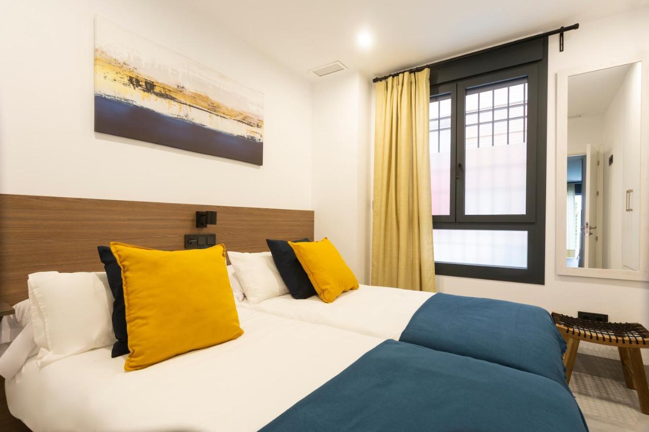 Apartamentos Bajeles Sevilla Urban Bagian luar foto