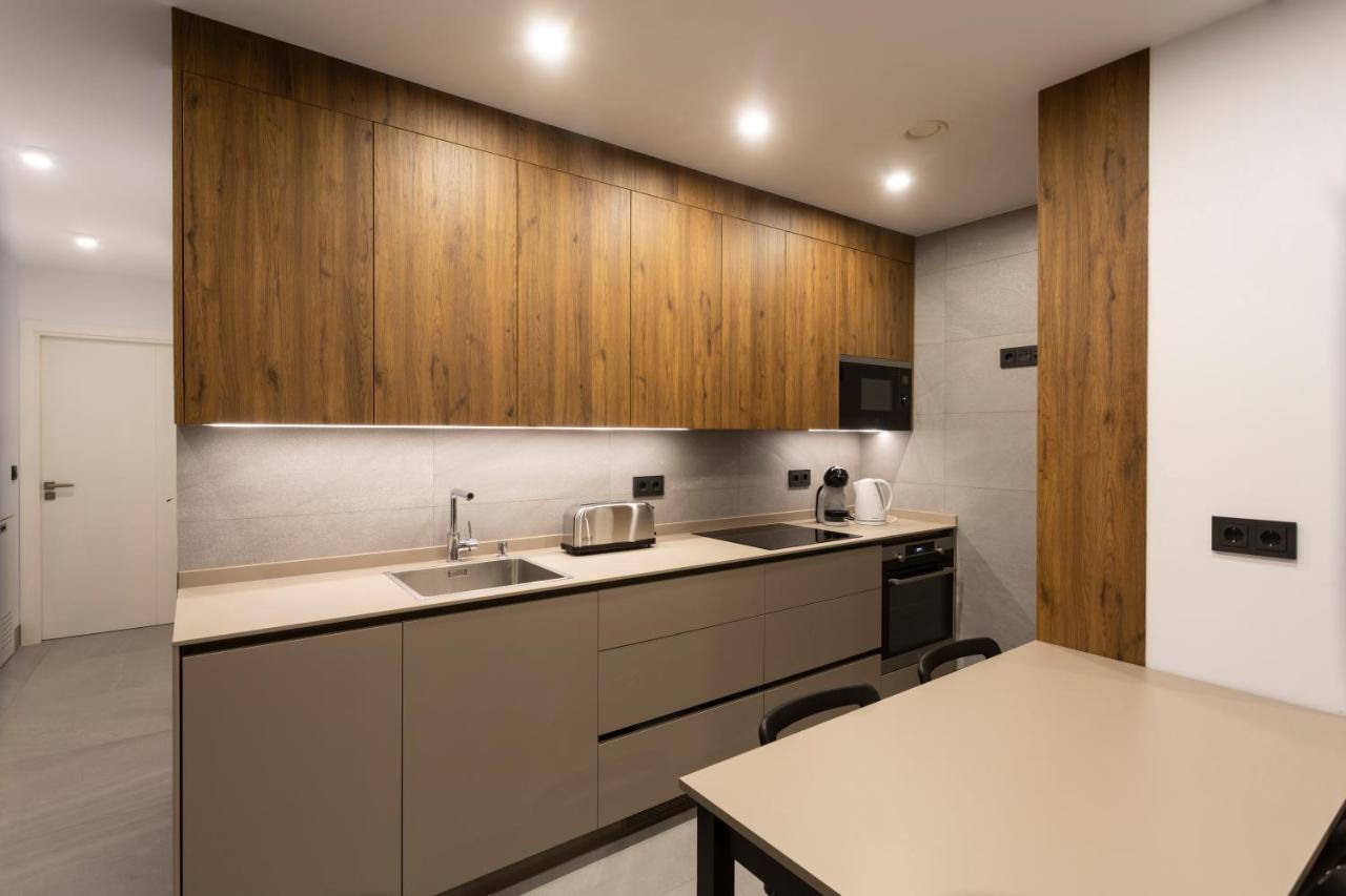 Apartamentos Bajeles Sevilla Urban Bagian luar foto