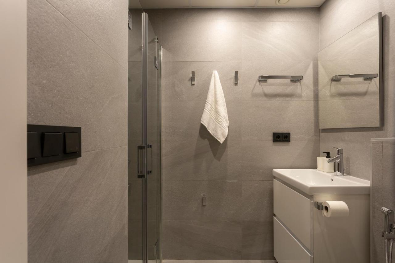 Apartamentos Bajeles Sevilla Urban Bagian luar foto