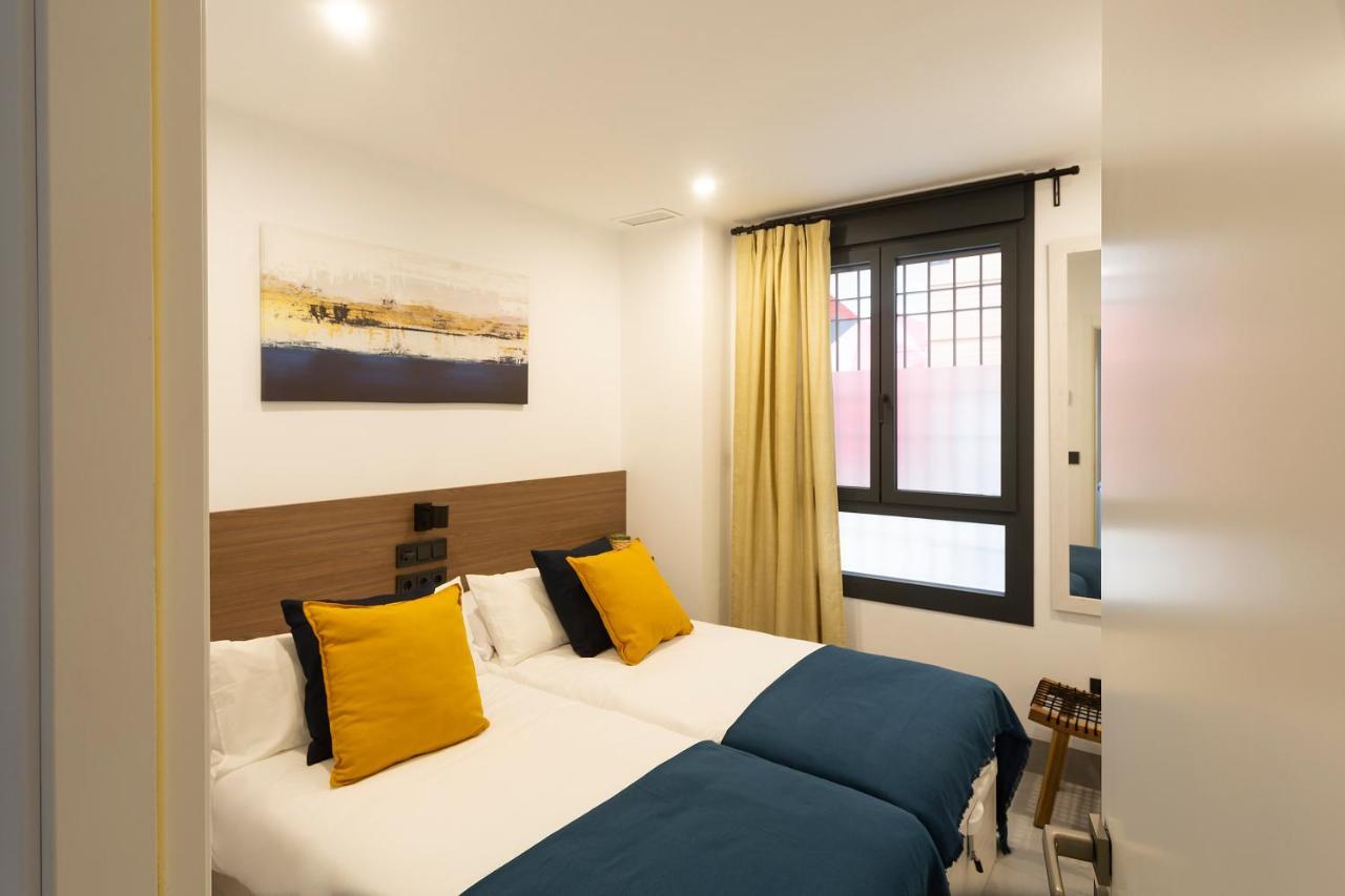 Apartamentos Bajeles Sevilla Urban Bagian luar foto