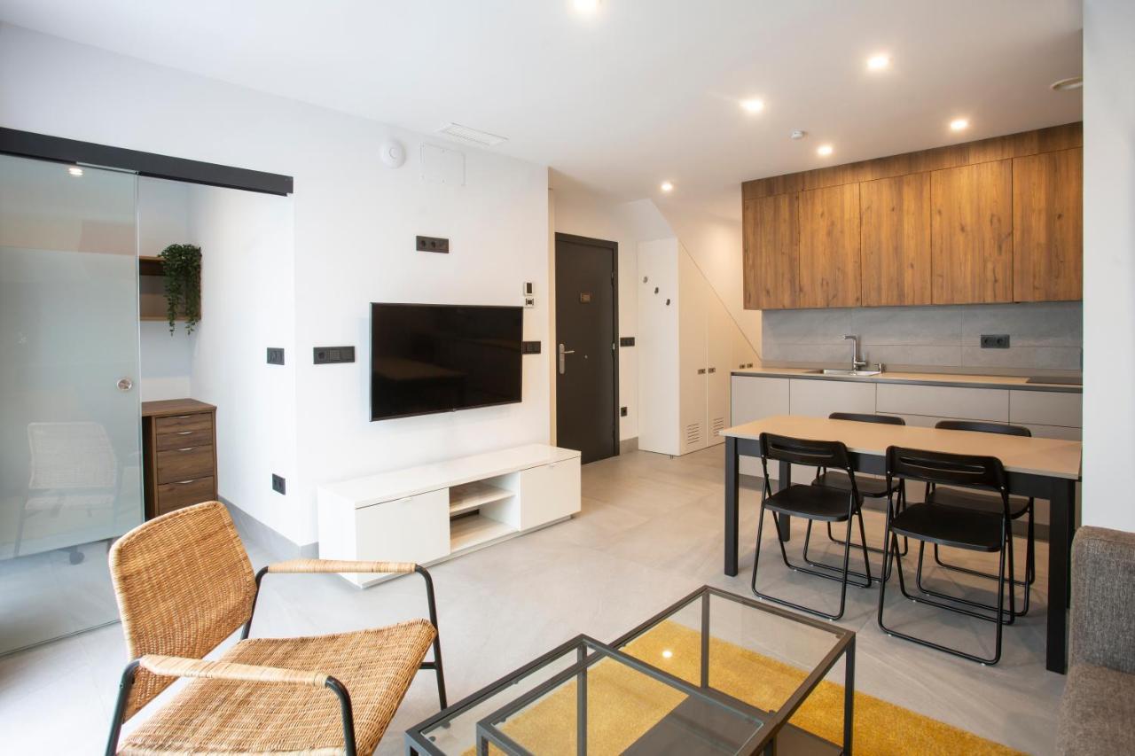 Apartamentos Bajeles Sevilla Urban Bagian luar foto