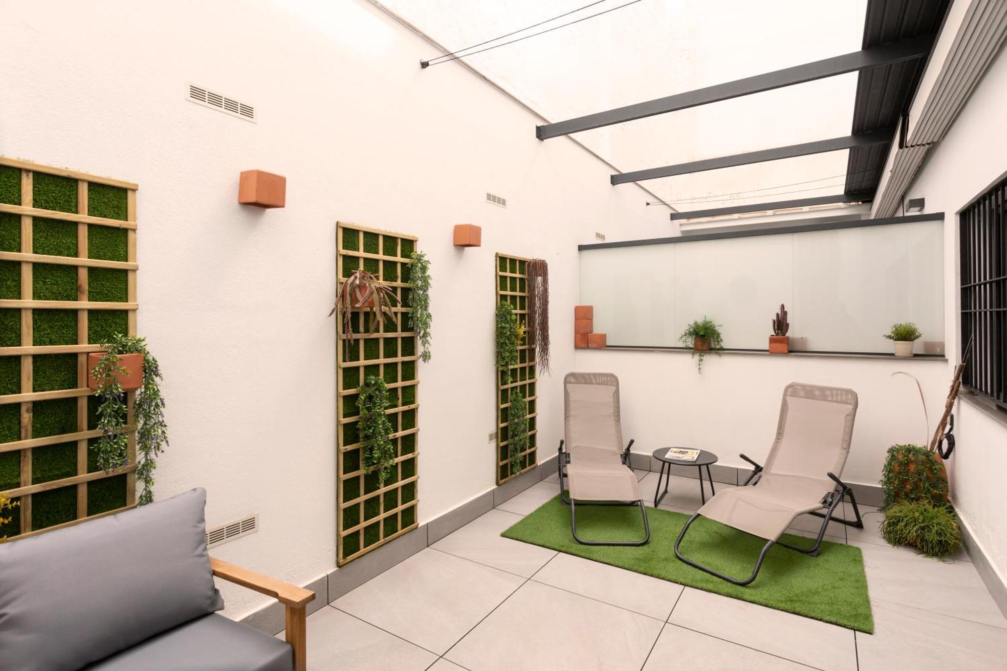Apartamentos Bajeles Sevilla Urban Bagian luar foto
