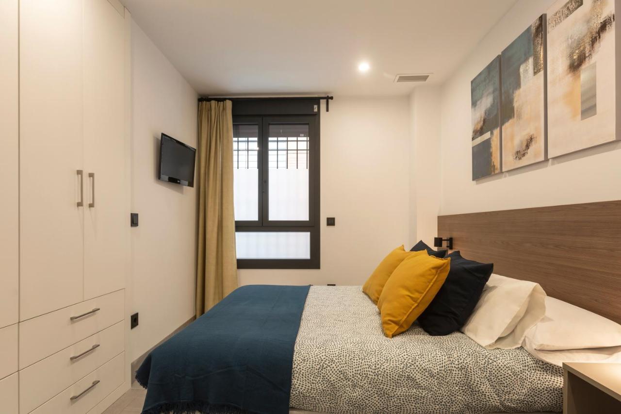 Apartamentos Bajeles Sevilla Urban Bagian luar foto