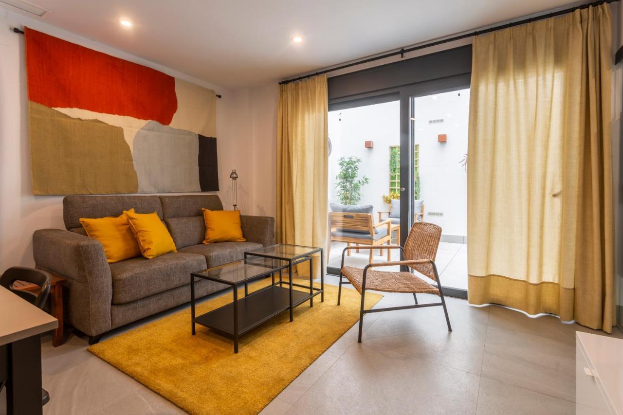 Apartamentos Bajeles Sevilla Urban Bagian luar foto