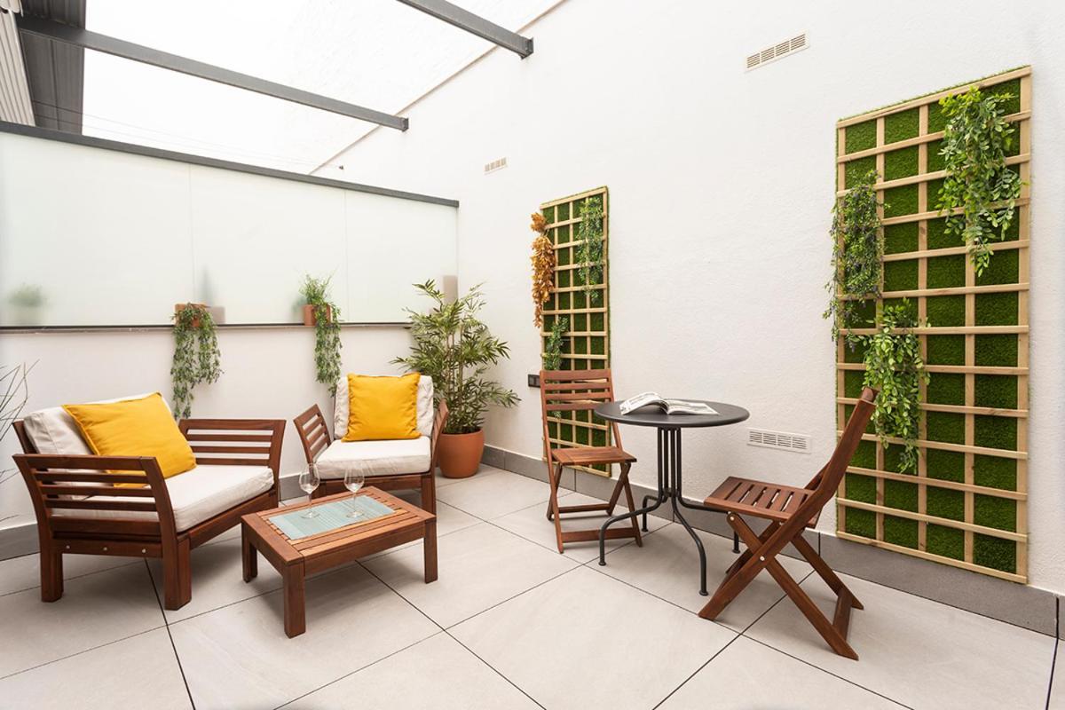 Apartamentos Bajeles Sevilla Urban Bagian luar foto