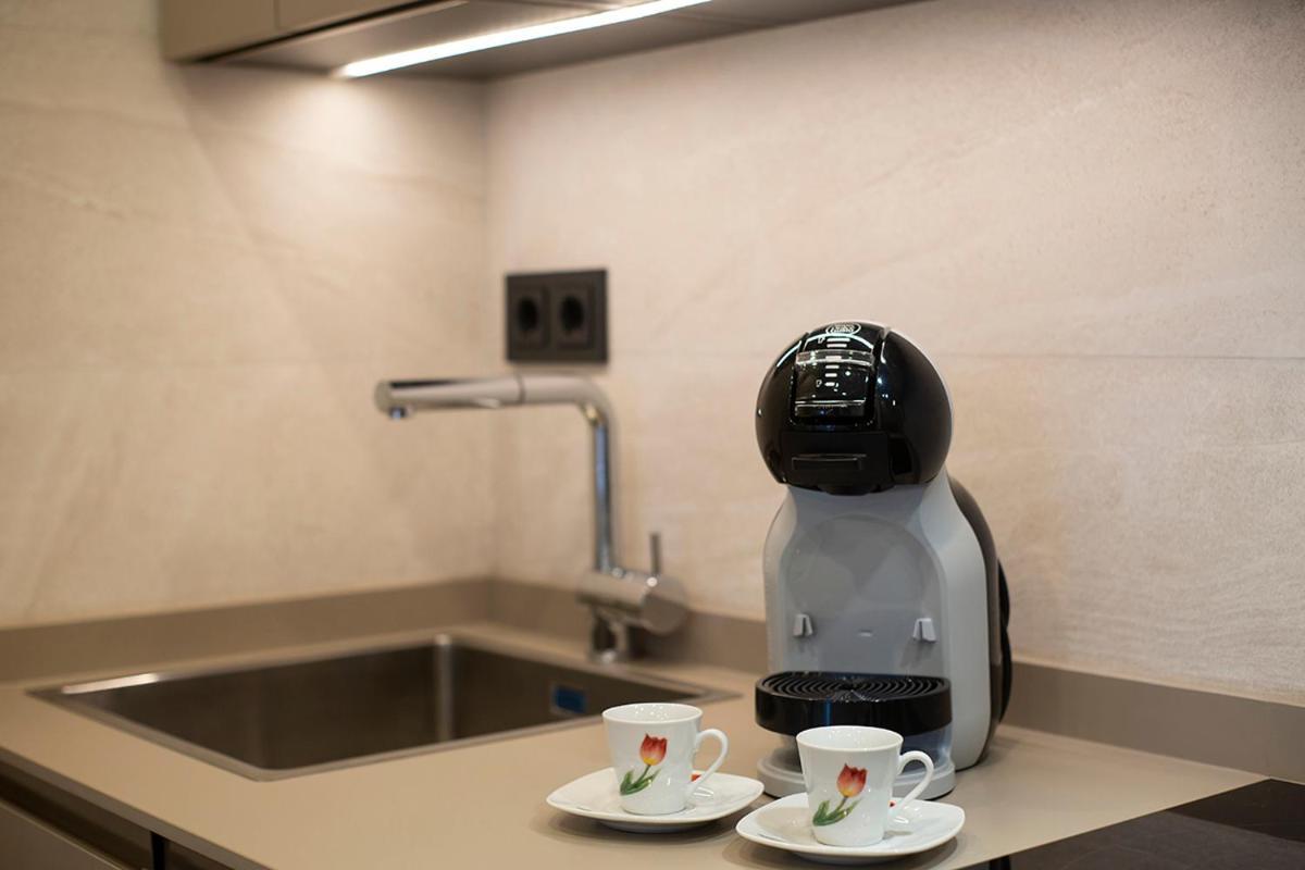 Apartamentos Bajeles Sevilla Urban Bagian luar foto