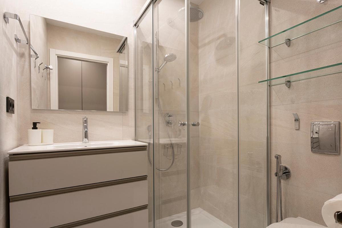 Apartamentos Bajeles Sevilla Urban Bagian luar foto