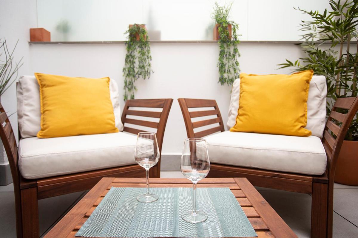 Apartamentos Bajeles Sevilla Urban Bagian luar foto