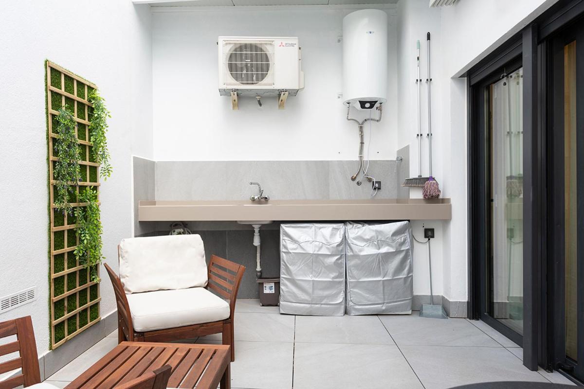 Apartamentos Bajeles Sevilla Urban Bagian luar foto